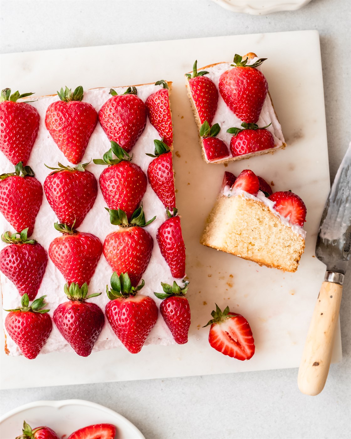 VANILLEKUCHEN MIT ERDBEEREN